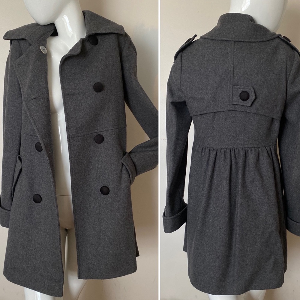 {Via} Grey Peacoat 😍